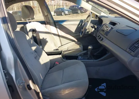 2004 Toyota Camry Le z USA, uszkodzony, nr VIN 4T1BE32K24U314110